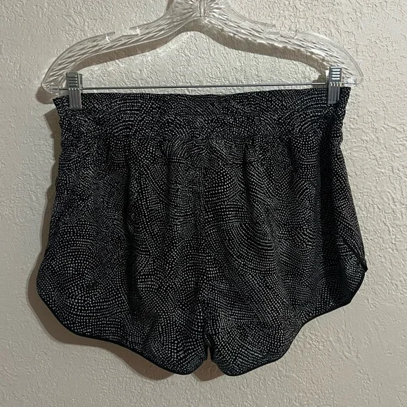 lululemon athletica Reversible Shorts - Picture 6 of 9